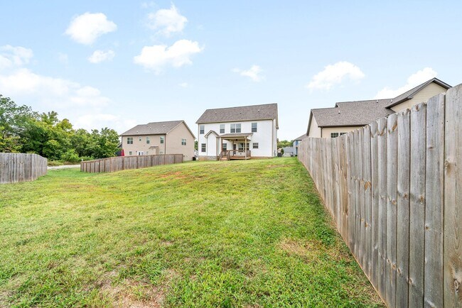 Building Photo - Pet Friendly Four Bedroom!