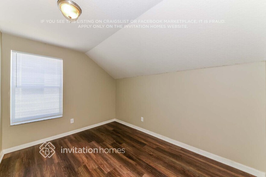 Building Photo - 10710 Lakeside Vista Dr