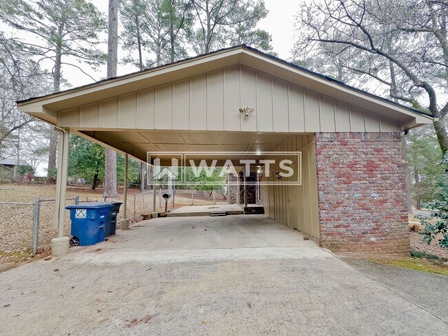 Building Photo - Charming & Spacious 3-Bed Home in City of Hoover