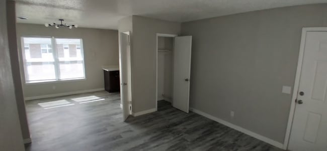 Building Photo - 407 Edwards St