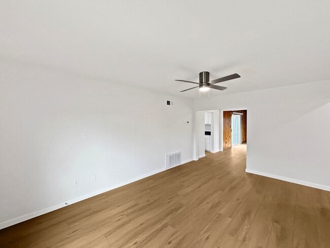 Building Photo - Charming 3BD/2BA House in Clairemont w/ W/...
