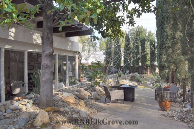 Building Photo - 1160 Silver Lake Dr