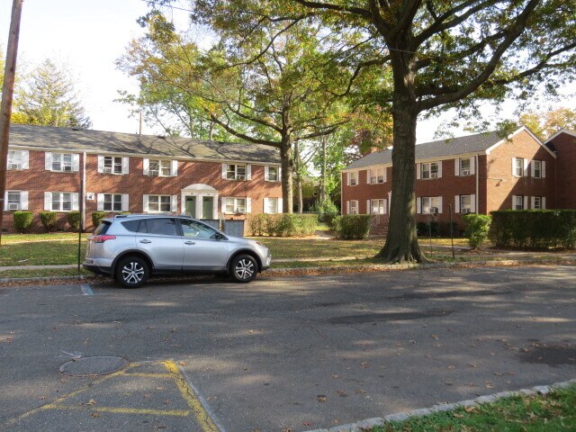 Connecting building - 6A Carolyn Ter