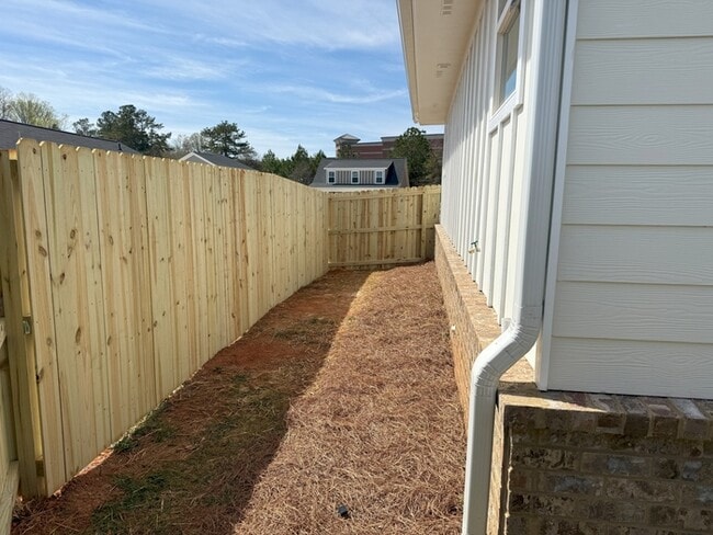 Building Photo - 223 Charlotte Place