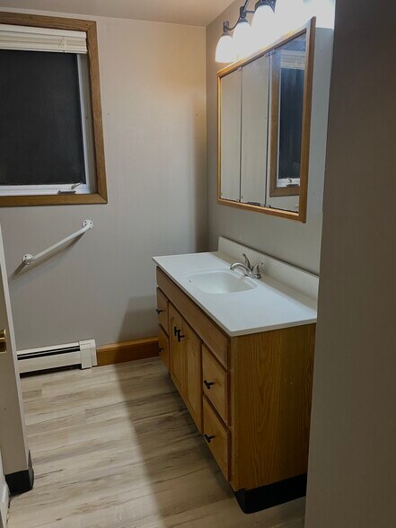 Building Photo - 704 9th St NW