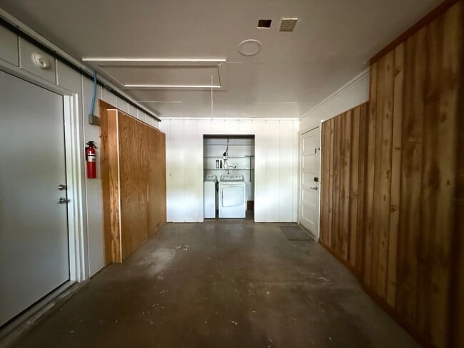 Building Photo - AUGUST PRE-LEASE!  3 Bed, 2 Bath Within Wa...