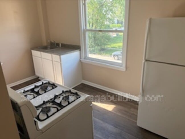 Building Photo - 322 W Merchant St