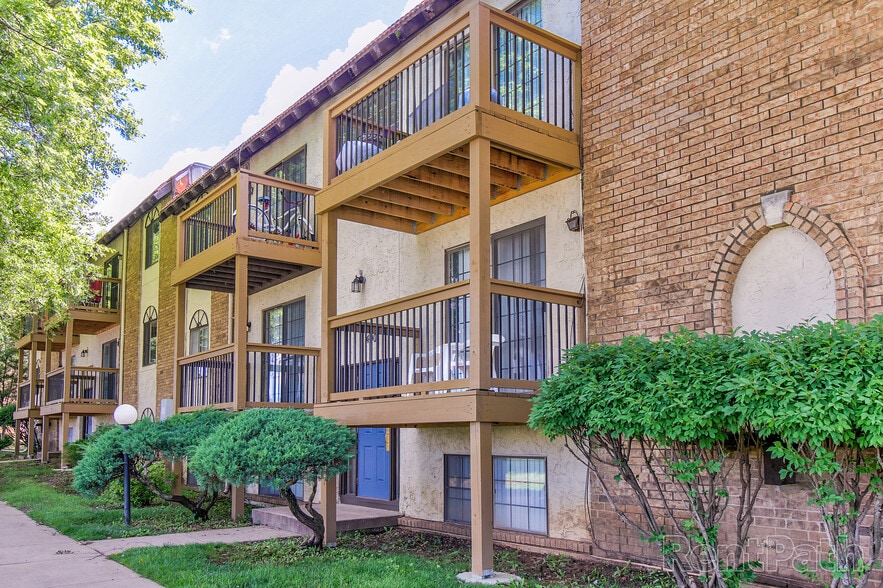 Building Photo - El Chaparral Apartments