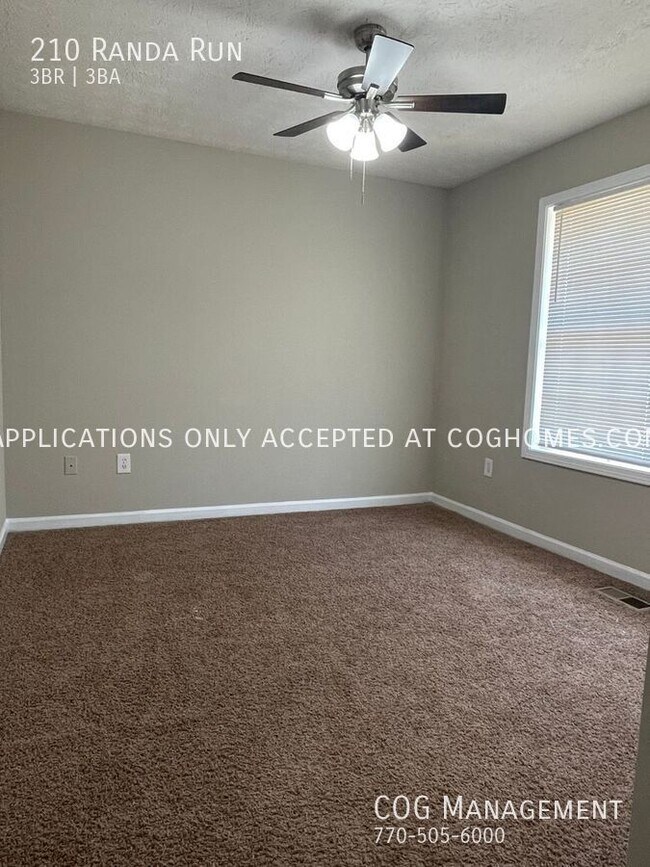 Building Photo - 210 Randa Run