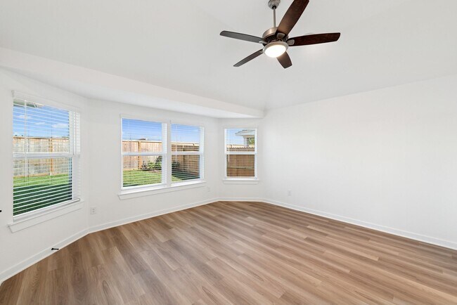 Building Photo - 32419 Sunbeam Dr