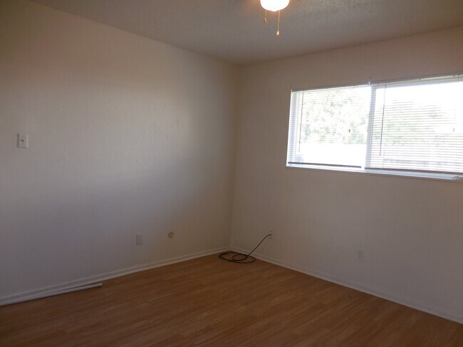 Building Photo - 3371 Lerwick Rd