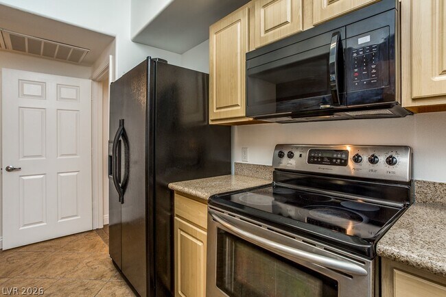 Building Photo - 8000 W Badura Ave