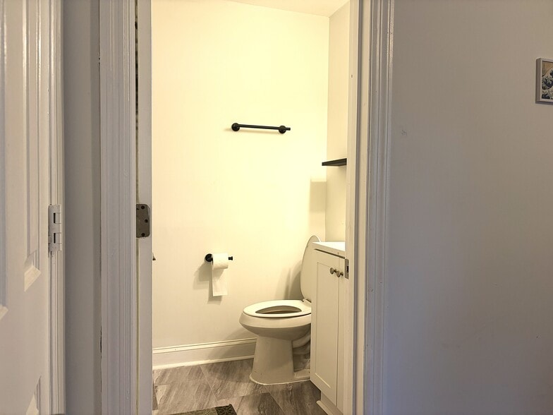 Bathroom 2.5 - 1330 Poplar Pointe SE