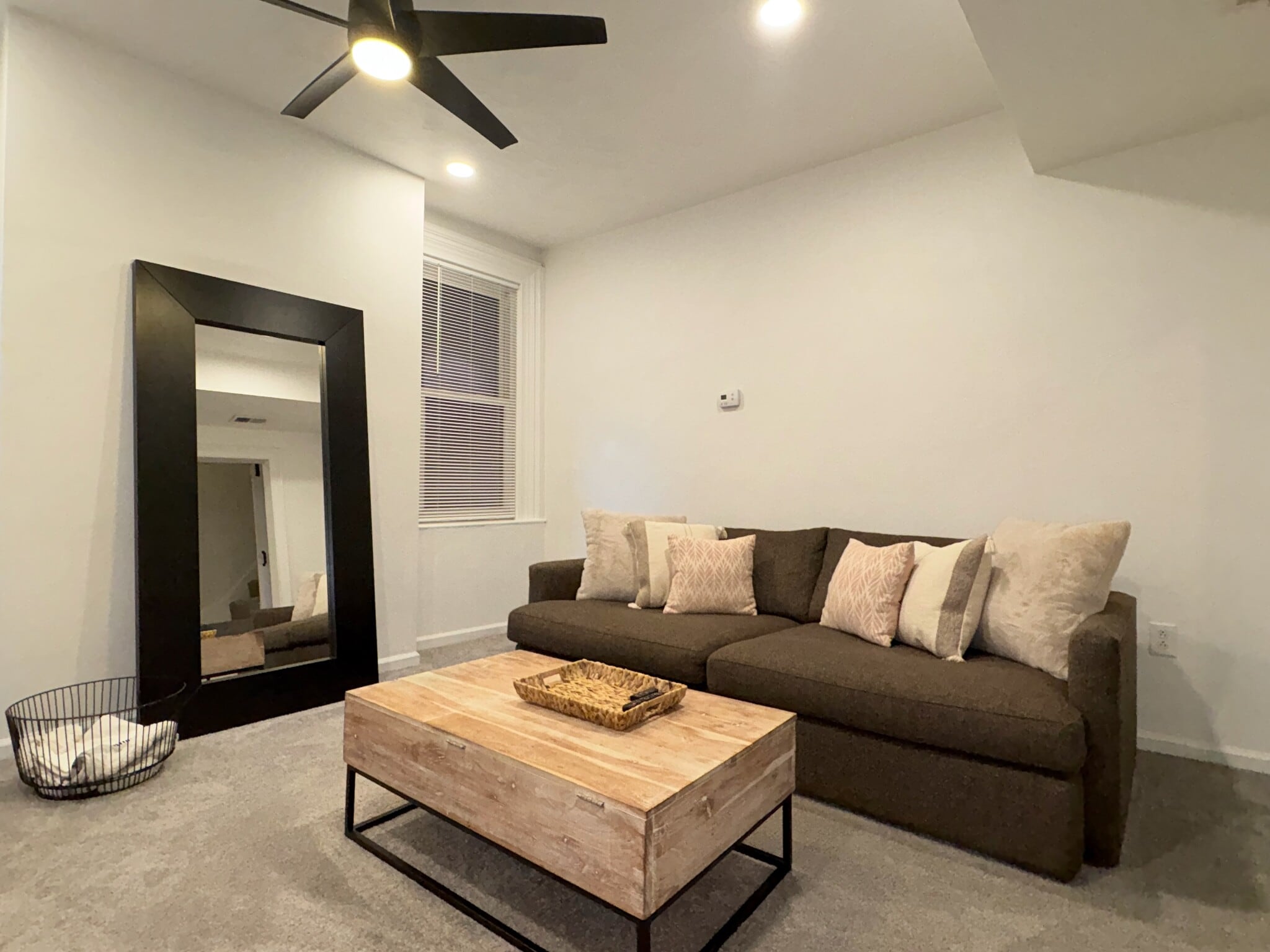 Building Photo - 2202 Sarah St