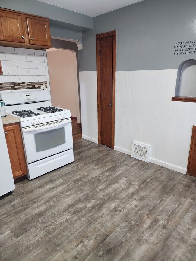 Building Photo - Garfield Hts 3 BR