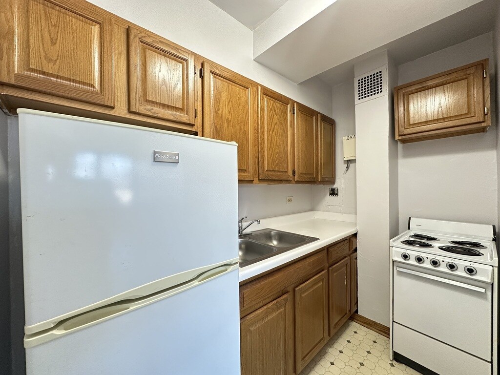 Building Photo - 4180 N Marine Dr