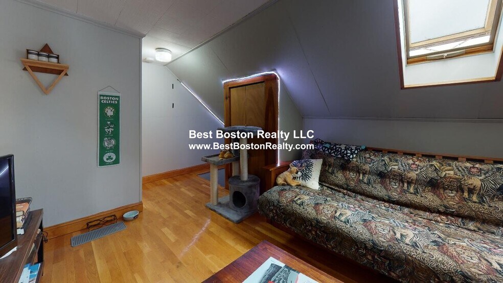 Building Photo - 38 Sterling St