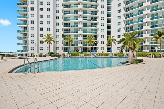 Building Photo - 7910 Harbor Island Dr