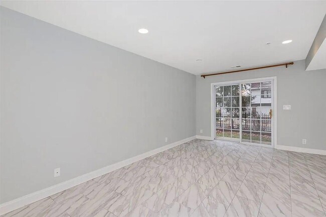 Building Photo - 187 Blue Heron Dr
