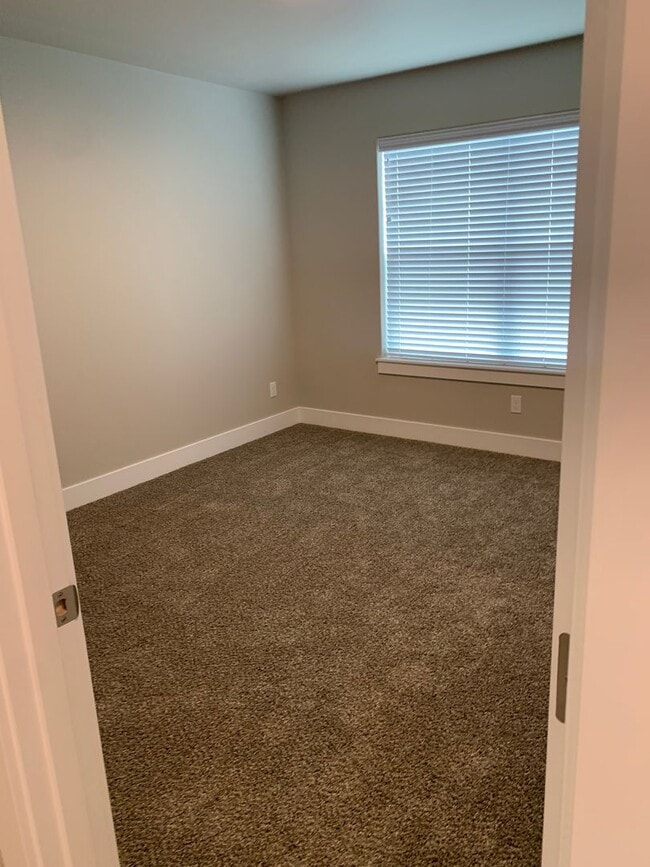 Building Photo - Lovley Home