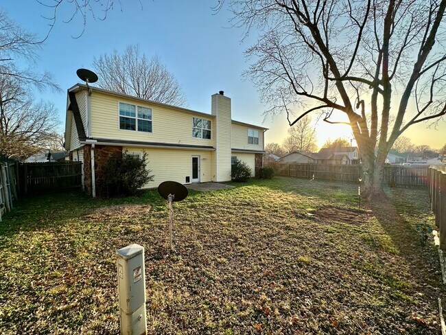 Building Photo - Spacious 3 bedroom, 2 bath home!  Don't mi...