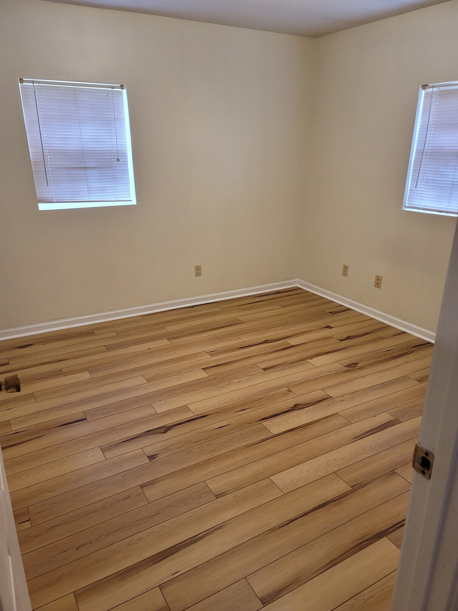 Building Photo - 346 Railroad Ave