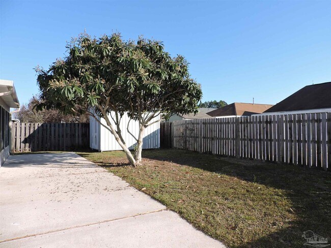 Building Photo - 1160 Sweetbriar St