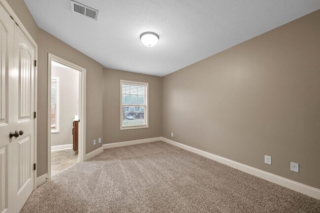 Building Photo - Pet Friendly Two Bedroom!