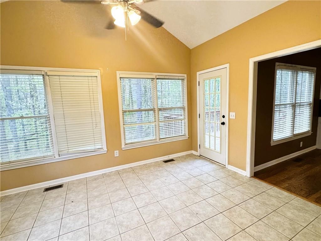 Building Photo - 2550 Wellsley Ln