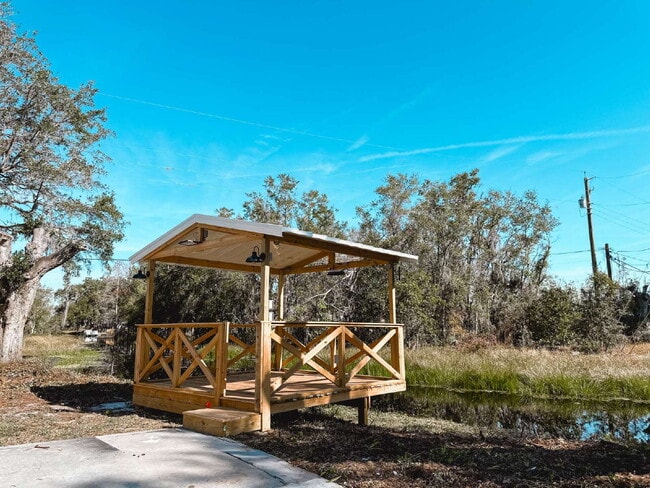 Building Photo - Remodeled Lakefront 2 Bedroom 2 Bath mobile home