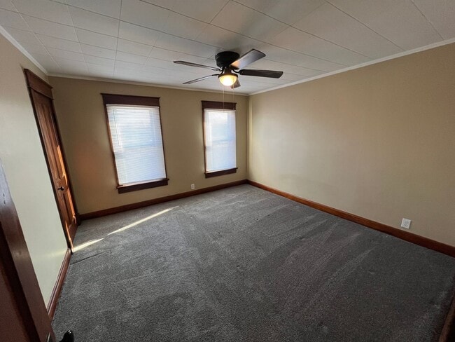 Building Photo - !3 Bedroom in Moline Ready August 1st!