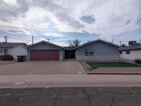 Building Photo - 2314 N 64th Pl