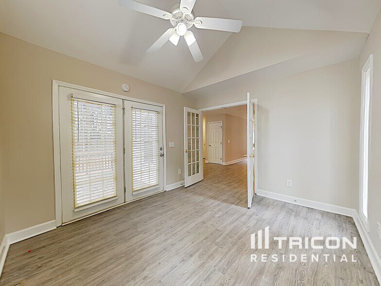 Building Photo - 999 St Catherines Dr