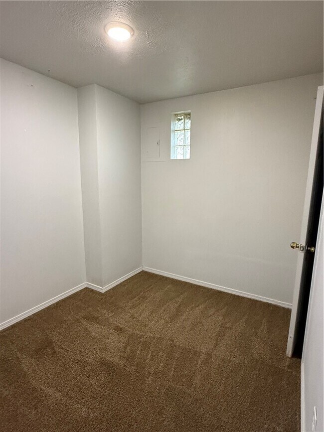 Building Photo - 269 E Pickens Rd