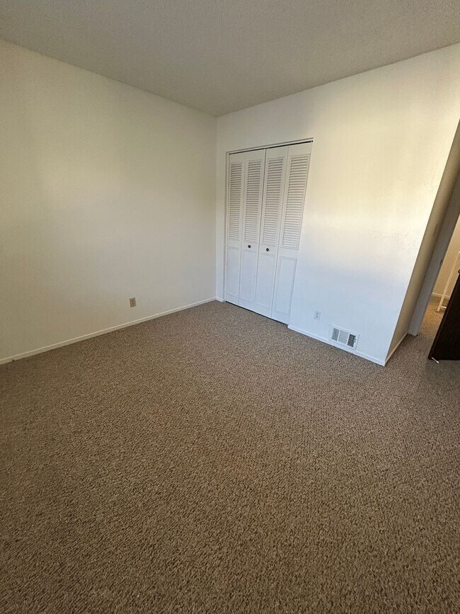 Building Photo - Remodeled Davis Townhouse