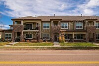 Building Photo - 5020 Cinquefoil Ln