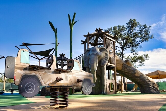 Building Photo - 2019 Lake Creek Dr