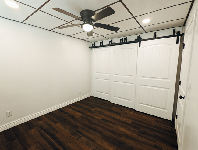 Building Photo - Pet-Friendly Spacious 1-Bedroom Basement R...