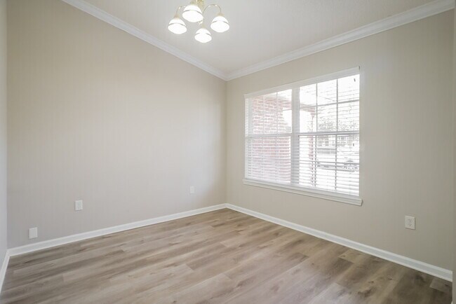 Building Photo - 788 MacKenzie Cir