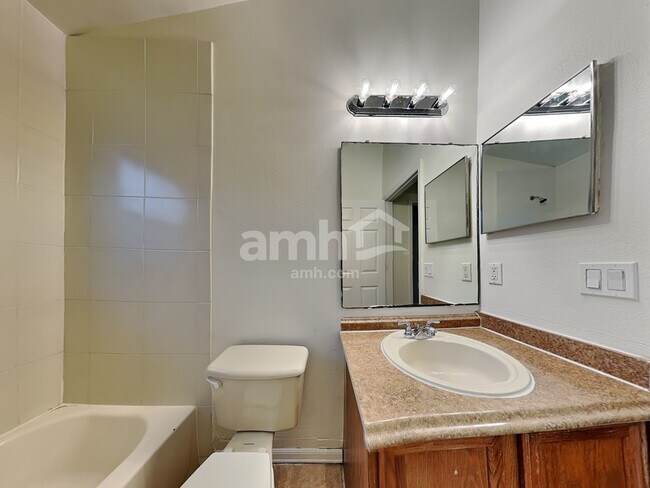 Building Photo - 197 Thornbury Dr