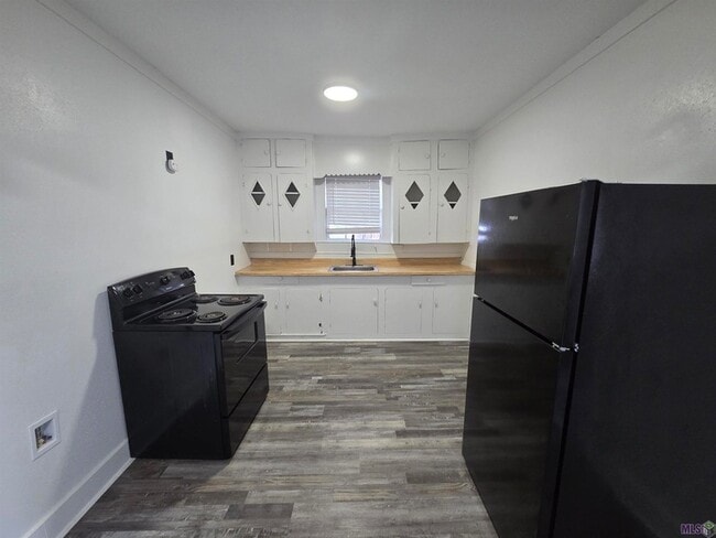 Building Photo - 2920 Sherwood St