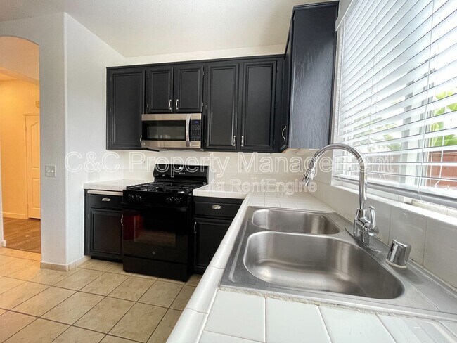 Building Photo - 779 El Caballo Dr