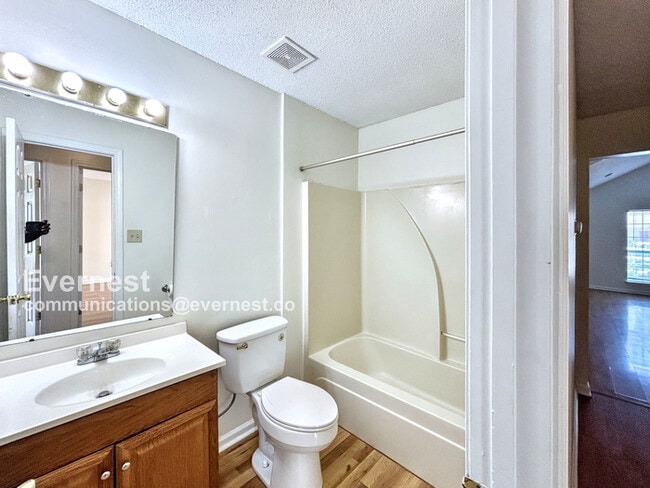 Building Photo - 9299 Grove Manor Dr
