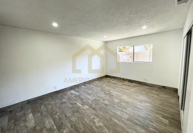 Building Photo - 916 N M Pl