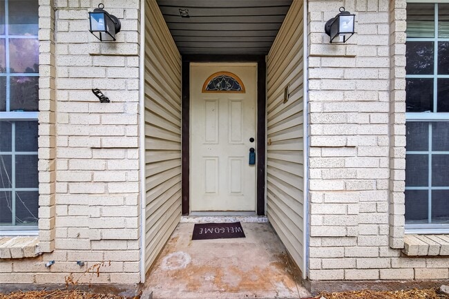 Building Photo - 11710 N Petersham Dr