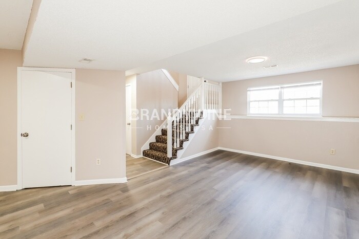 Building Photo - 1626 S Whitney Dr