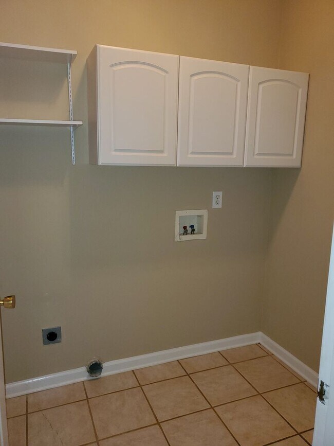 Building Photo - Beautiful 2 Bedroom 2 Bath Available 10/10...