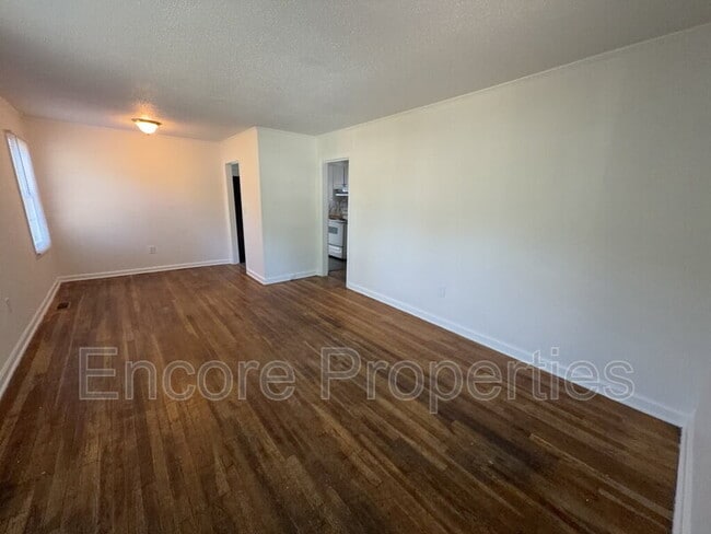 Building Photo - 2731 Knowles St