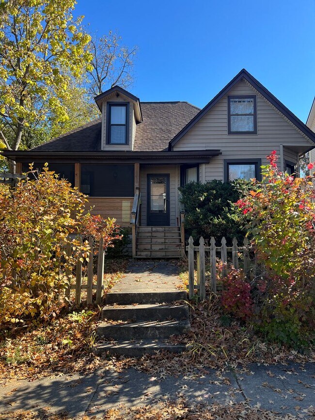 Primary Photo - 3 bed and 2 bath house in downtown Johnson City