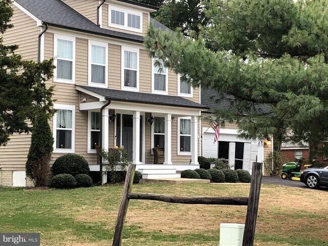 Building Photo - 10510 Woodland Dr